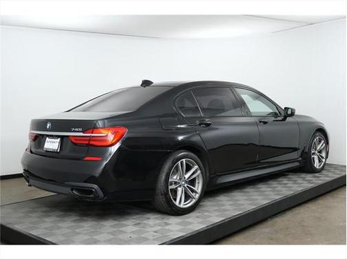 2019 BMW 740 740i