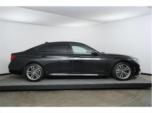 2019 BMW 740 740i