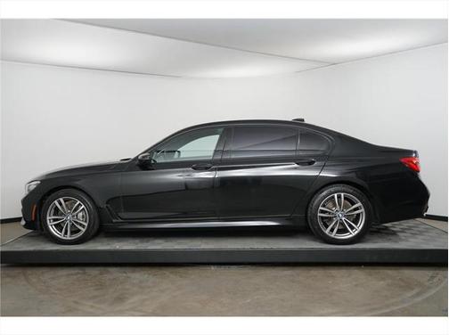 2019 BMW 740 740i