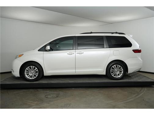 2016 Toyota Sienna XLE