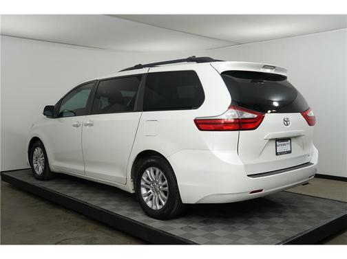 2016 Toyota Sienna XLE