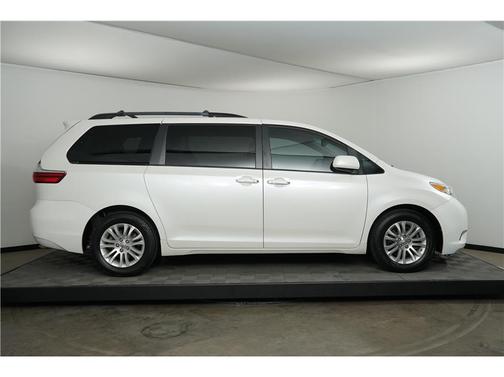 2016 Toyota Sienna XLE