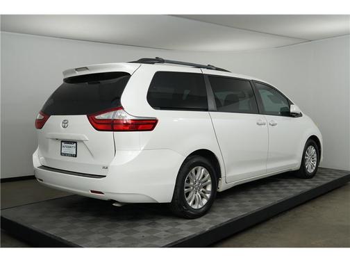 2016 Toyota Sienna XLE