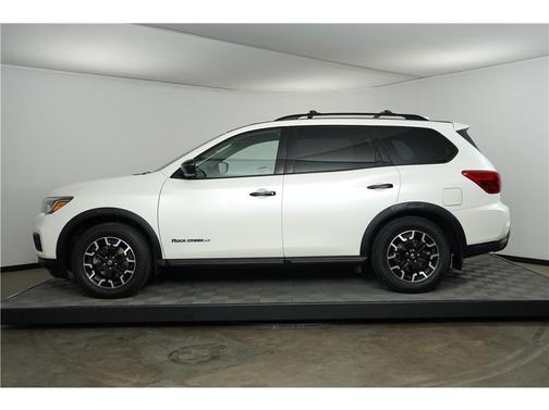 2020 Nissan Pathfinder SV