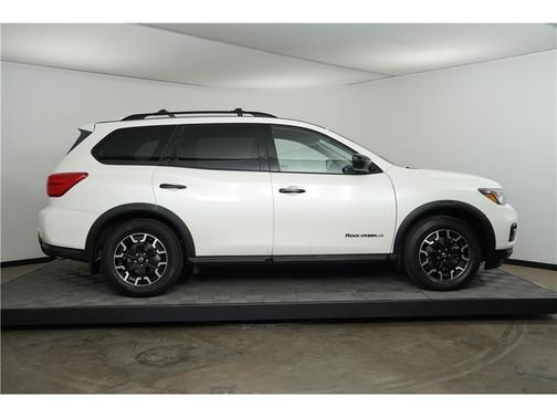 2020 Nissan Pathfinder SV