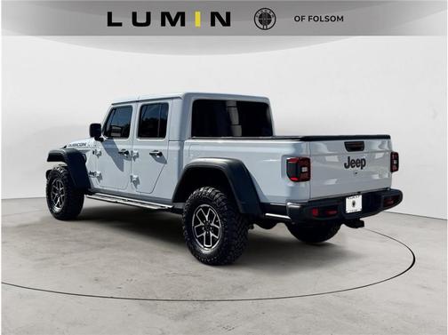 Bright White Clearcoat 2025 Jeep Gladiator Rubicon