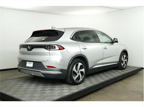 2023 VinFast VF 8 Eco