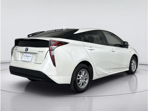 Blizzard Pearl 2017 Toyota Prius Three