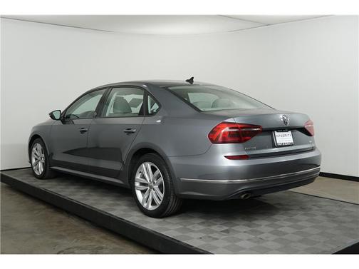 2019 Volkswagen Passat 2.0T Wolfsburg Edition