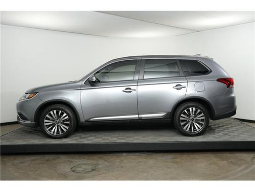 2020 Mitsubishi Outlander SE