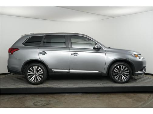 2020 Mitsubishi Outlander SE