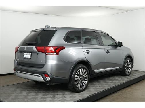 2020 Mitsubishi Outlander SE