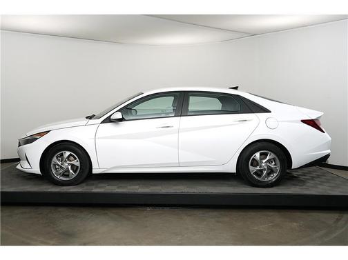 2022 Hyundai ELANTRA SE