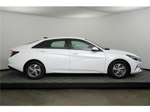 2022 Hyundai ELANTRA SE