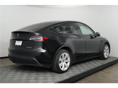 2022 Tesla Model Y Long Range Dual Motor All-Wheel Drive