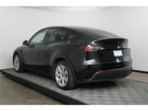 2022 Tesla Model Y Long Range Dual Motor All-Wheel Drive