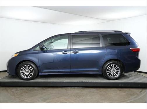 2018 Toyota Sienna XLE Premium