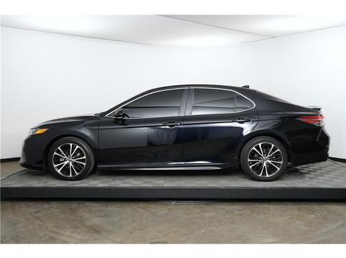 2019 Toyota Camry Hybrid SE