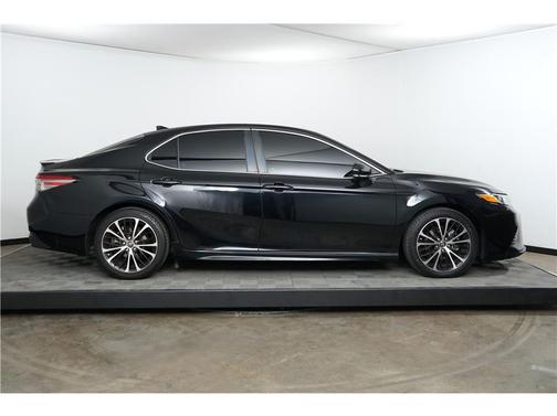 2019 Toyota Camry Hybrid SE