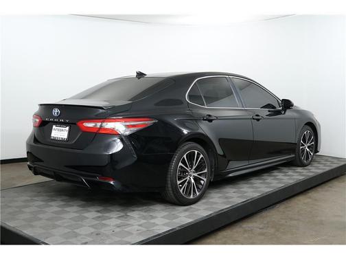 2019 Toyota Camry Hybrid SE