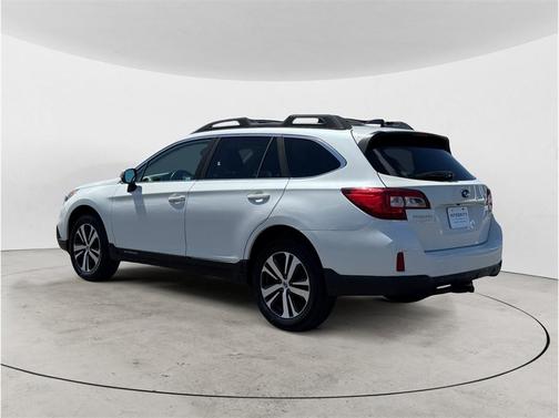 Crystal White Pearl 2017 Subaru Outback 2.5i Limited