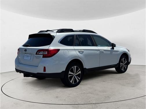 Crystal White Pearl 2017 Subaru Outback 2.5i Limited