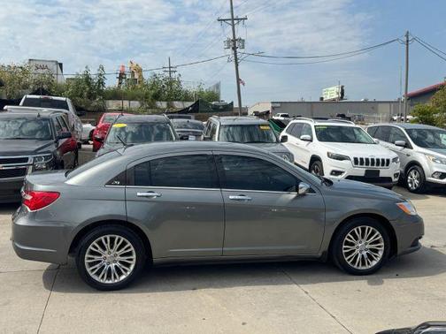 2011 Chrysler 200 Limited