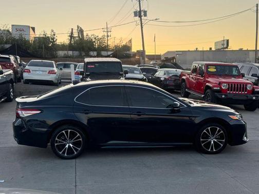 2020 Toyota Camry SE