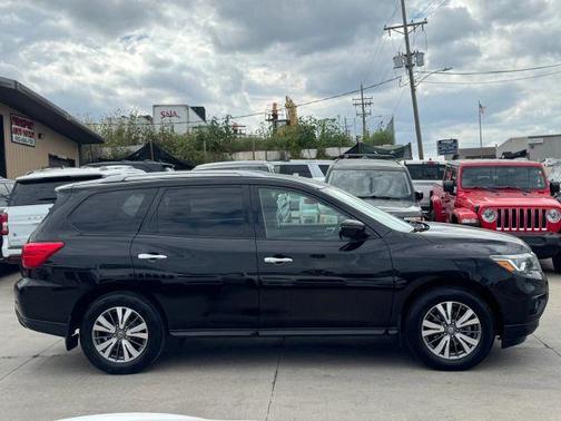 2018 Nissan Pathfinder S