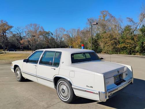 1992 Cadillac DeVille Base
