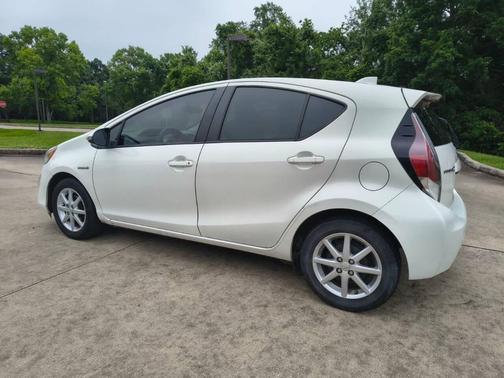 Super White 2015 Toyota Prius c Three
