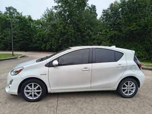 Super White 2015 Toyota Prius c Three
