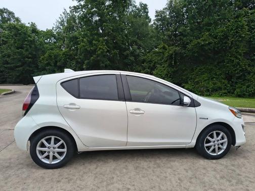 Super White 2015 Toyota Prius c Three