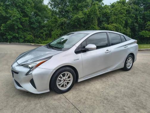 Classic Silver Metallic 2017 Toyota Prius Three