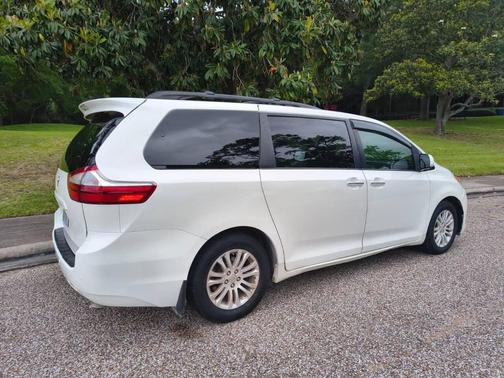Blizzard Pearl 2015 Toyota Sienna Limited