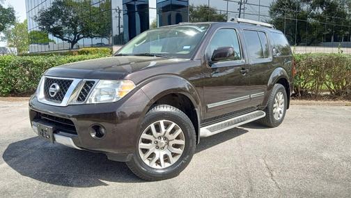 2011 Nissan Pathfinder LE