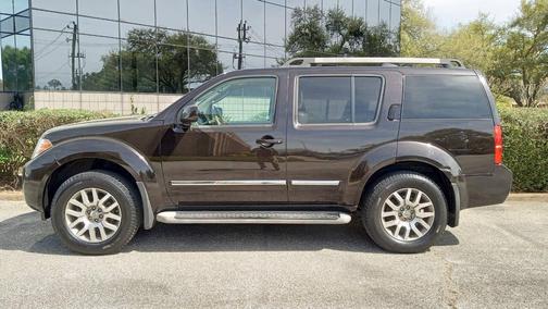 2011 Nissan Pathfinder LE
