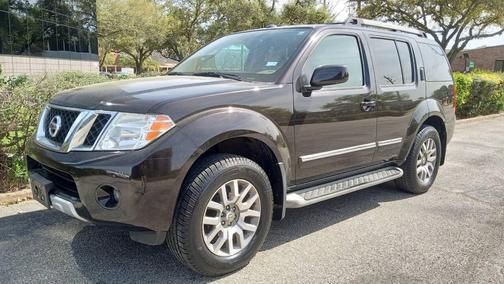 2011 Nissan Pathfinder LE
