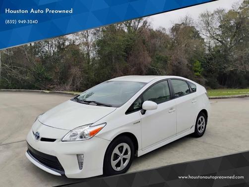 White 2015 Toyota Prius Two