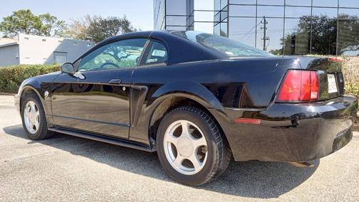 2004 Ford Mustang Base