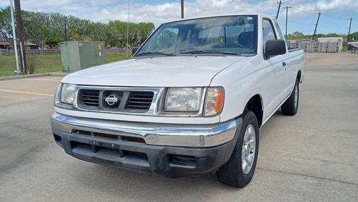 Cloud White 2000 Nissan Frontier XE