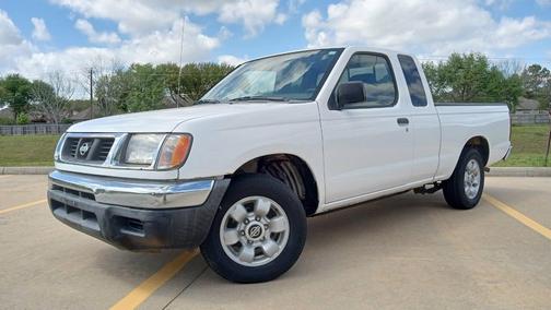 Cloud White 2000 Nissan Frontier XE