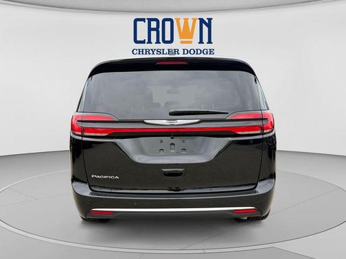 Diamond Black Crystal Pearlcoat 2026 Chrysler Pacifica L