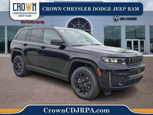 Diamond Black Crystal Pearlcoat 2026 Jeep Grand Cherokee Altitude