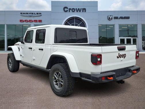 Bright White Clearcoat 2026 Jeep Gladiator Mojave X 4x4