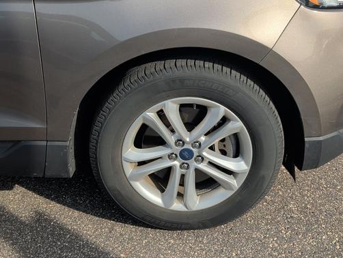Stone Gray Metallic 2019 Ford Edge SEL