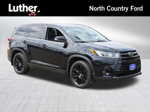 Midnight Black Metallic 2019 Toyota Highlander SE