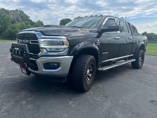 2020 RAM 2500 Laramie Crew Cab 4X4 6'4' Box