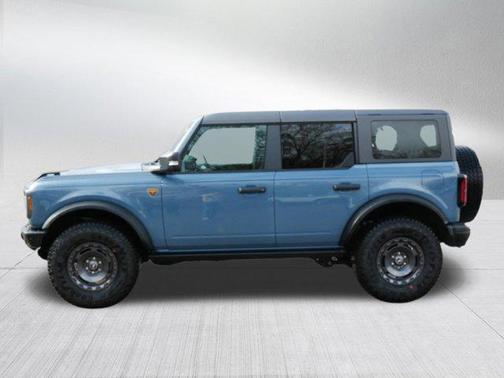 Azure Gray Metallic Tri-Coat 2025 Ford Bronco Badlands