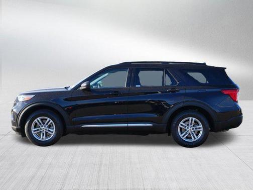 Agate Black Metallic 2022 Ford Explorer XLT